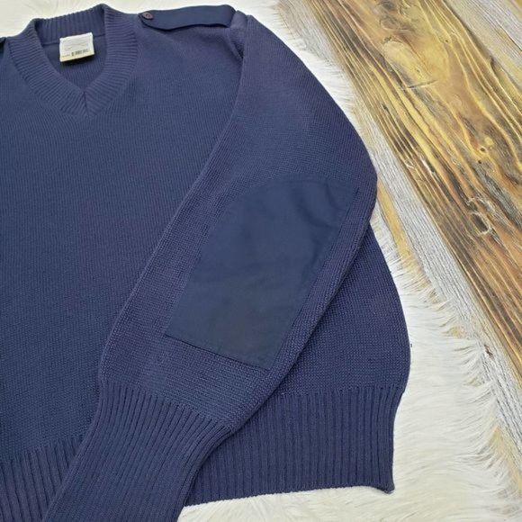 US Military Equipment Mehlin Estey Made in Britain 44R VNeck Sweater Elbow Patch - Picture 6 of 10